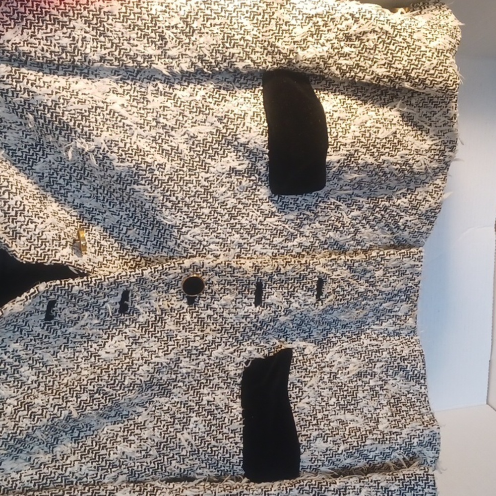 ESCADA - Picture 3 of 6